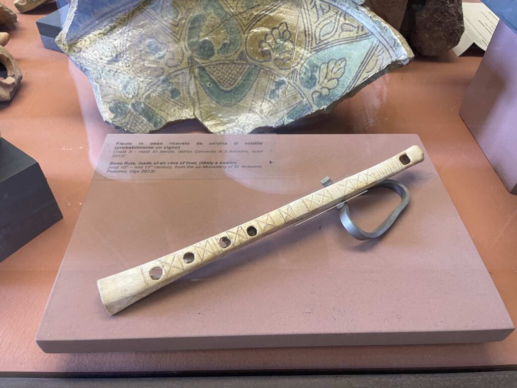 antico flauto, risalente a oltre mille anni fa