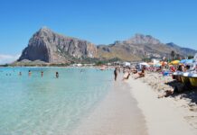San Vito Lo Capo: guida completa tra mare, spiaggia e sapori siciliani La spiaggia cittadina di San Vito Lo Capo