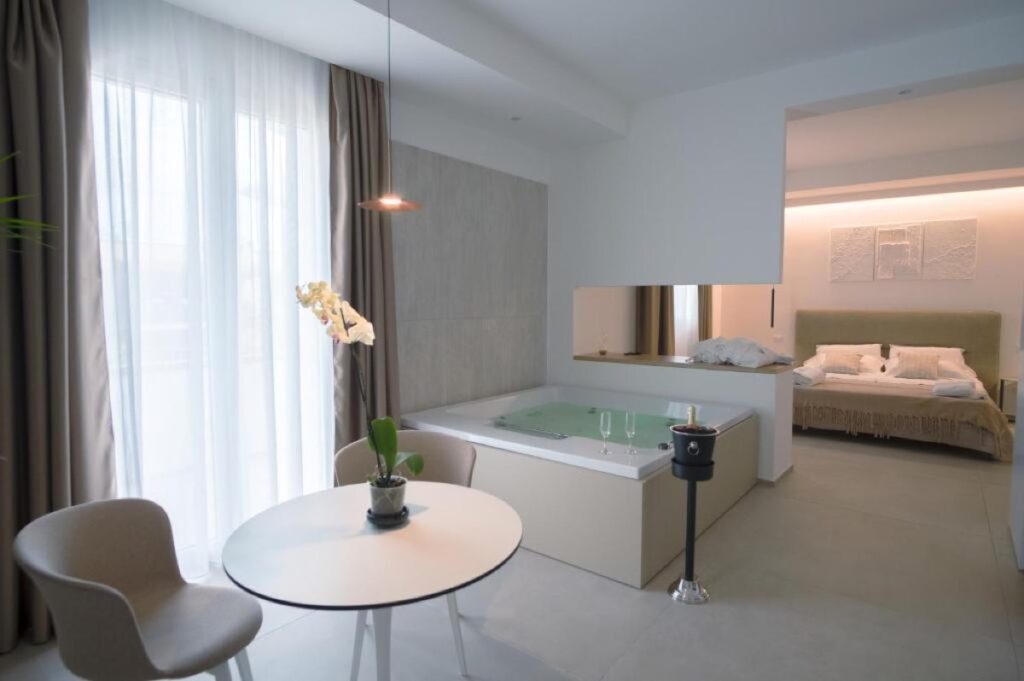 Dove dormire a Mondello (Palermo): hotel, B&B e alloggi vicino al mare 25 Suite del Le Muse Mondello con vasca idromassaggio in camera